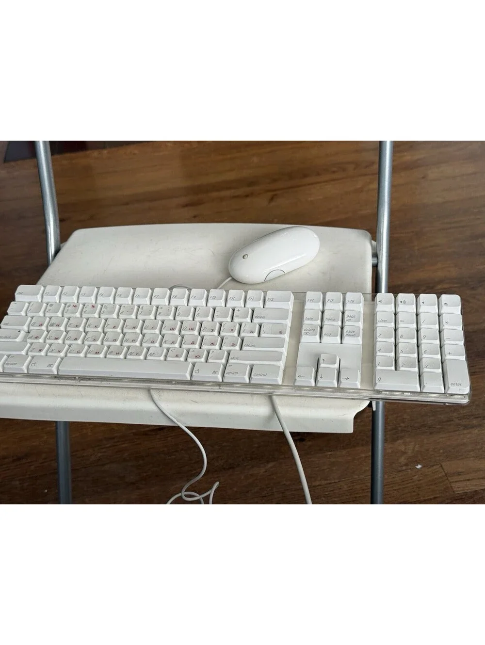 Genuine Apple Mac A1048 White Wired Full Size Keyboard with 2 USB port. W/mouse